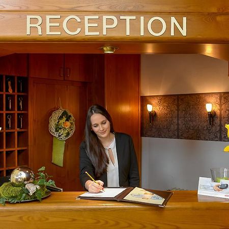 Hotel Am Brenner เทาเบอร์บิชอฟส์ไฮม์ ภายนอก รูปภาพ