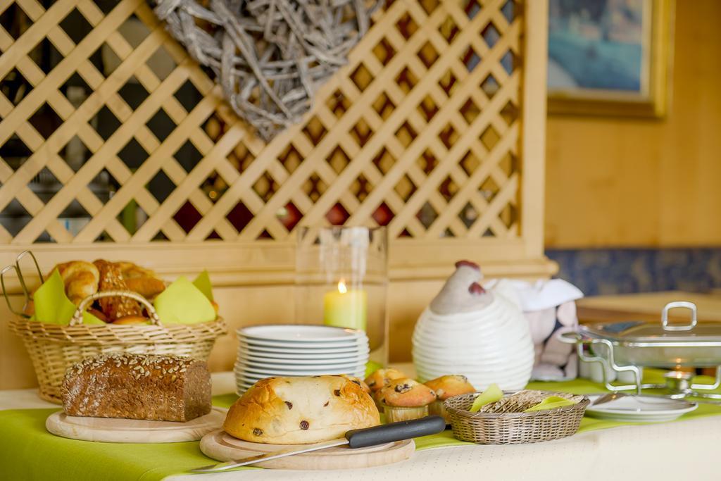 Hotel Am Brenner เทาเบอร์บิชอฟส์ไฮม์ ภายนอก รูปภาพ