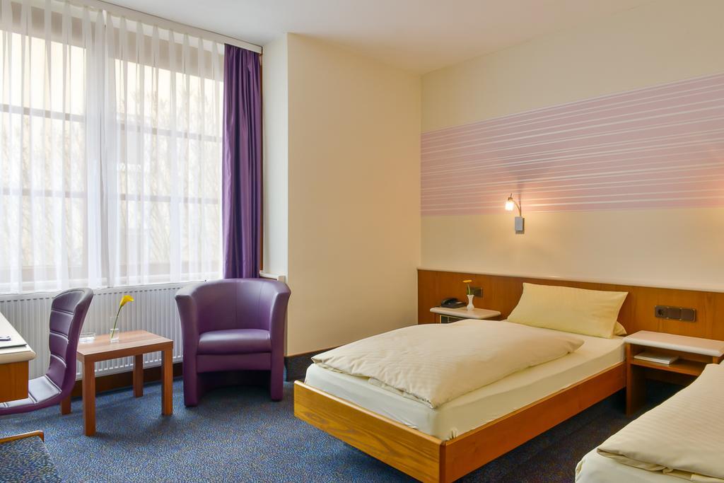 Hotel Am Brenner เทาเบอร์บิชอฟส์ไฮม์ ภายนอก รูปภาพ