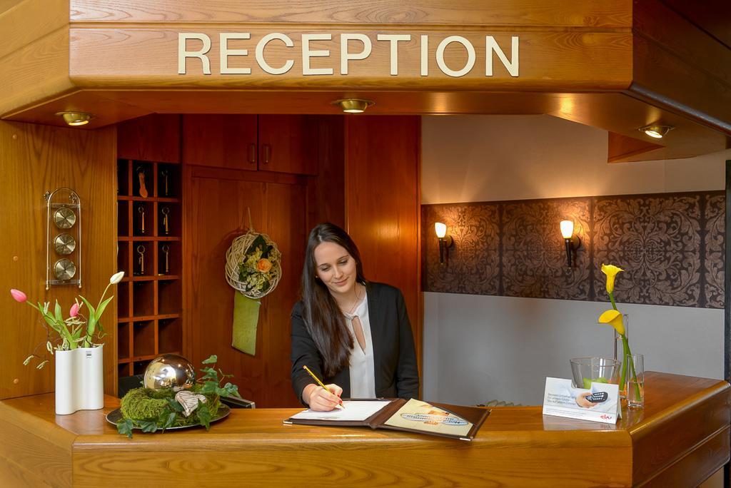 Hotel Am Brenner เทาเบอร์บิชอฟส์ไฮม์ ภายนอก รูปภาพ